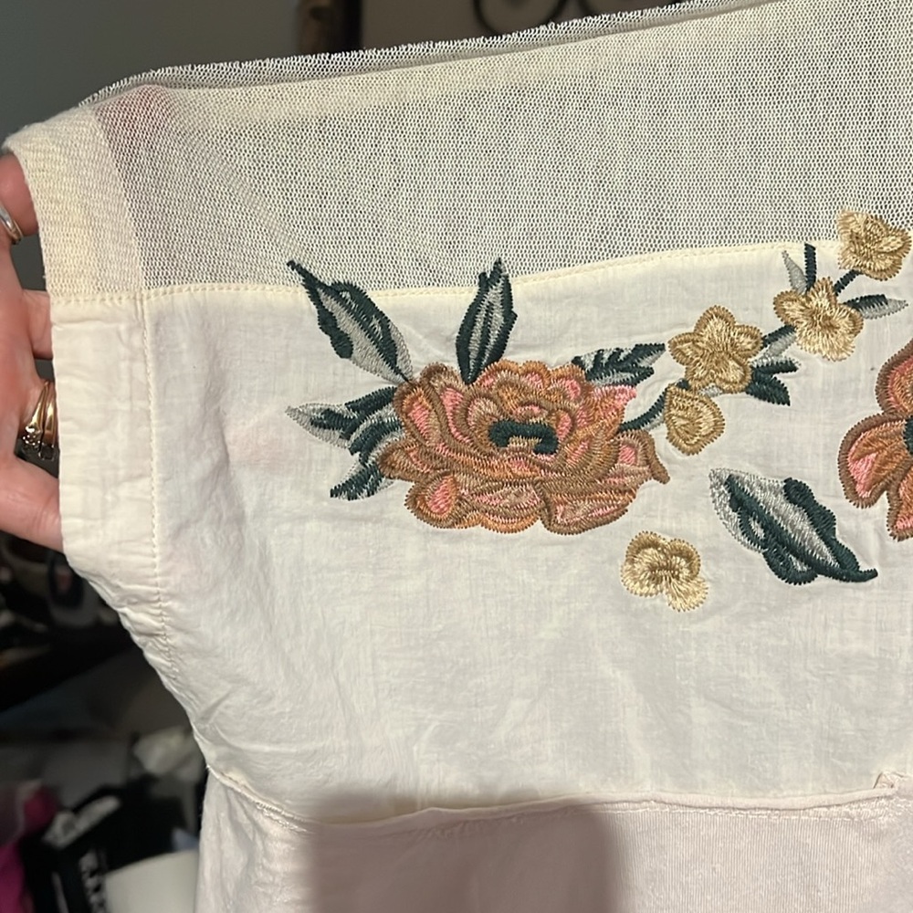 Gimmicks Floral Embroidered Women's Top - Cream and Pink size M - Picture 4 of 8